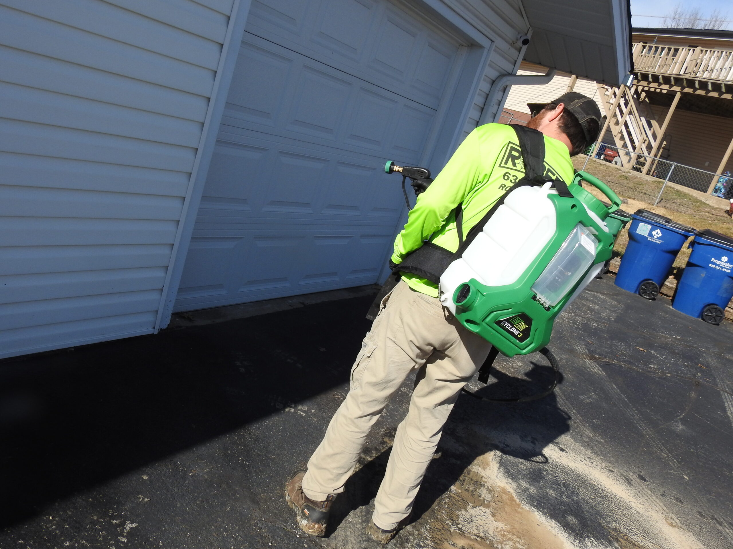 Roberts Pest Control mosquito control service in St. Louis